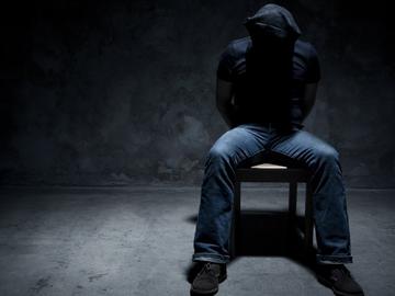 Шестима отвлякоха мъж в София и източиха близо 100 000 лв. от сметката му