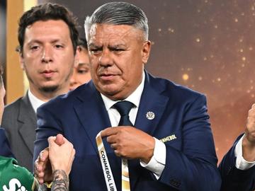 Съдят шефа на аржентинския футбол за неплатени 12,8 млн. долара