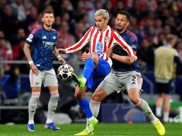 Карнавал на дузпите: Атлетико и Арсенал размениха удари, но оставиха нокаута за реванша