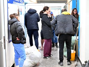 Спортните клубове все още изнасят мебели от офисите си