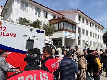 Удвои се броят на жертвите на осмокласника, открил стрелба в турско училище