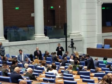 Парламентът уважи ветото на президента Румен Радев върху промените в НПК