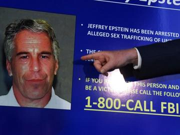 Тръмп изненадващо поиска разсекретяване на досиетата "Епстийн"