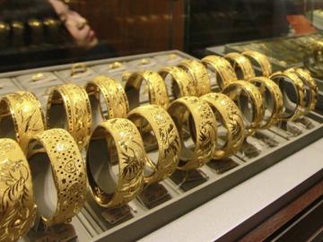 Цените на златото и на среброто скочиха до исторически нива