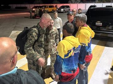 САЩ изпратиха в помощ на Каракас военни с кораби и самолети, пристигна първият отряд