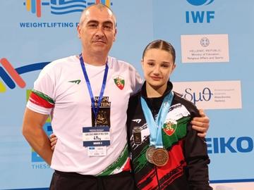 Бояна Костадинова отвори българската сметка с медали от Европейското по щанги