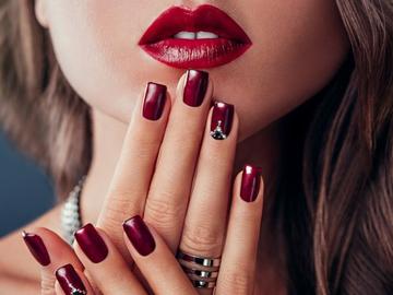90-те се завръщат и при маникюрите – класическо червено, френски върхове и други