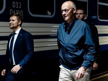 Мерц в Киев с делегация от оръжейни фирми, обсъждат производство на дронове прехващачи