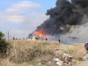 Пожар изпепели къщи и коли в Свиленград, огънят стигна до болницата в града