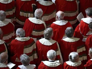 Лондон сложи край на вековна традиция - без наследствени места в Камарата на лордовете