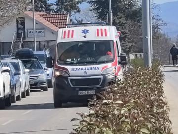 Бебе на почти две години падна от втория етаж в Перник