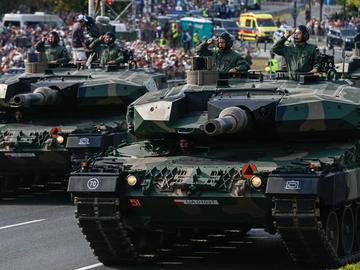 Силните ще избегнат войната: Полша проведе мащабен военен парад
