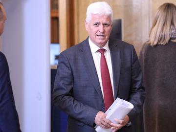 Димитър Стоянов: Спираме предоставянето, а не продажбата на оръжия за Украйна