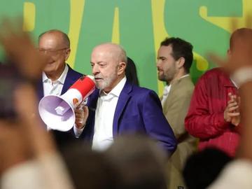 Флавио Болсонаро изпревари Лула, Бразилия отива на балотаж