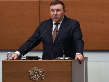 Костадин Ангелов: Правителството е стабилно, ще издържи на "маратона" от вотове на недоверие