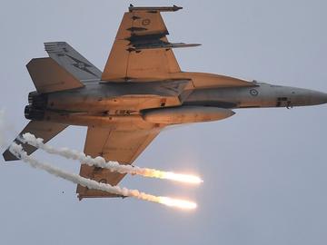 Кувейтски пилот на изтребител F/A-18 е свалил с приятелски огън трите американски F-15