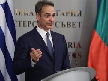 Минимална заплата от €1000 и още 29 мерки. Вижте новия план за по-високи доходи на гърците