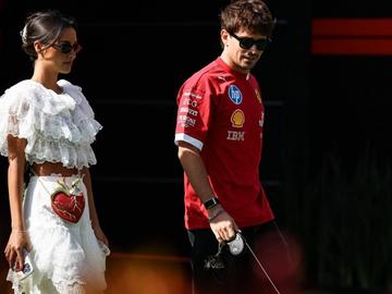 Звездата от Формула 1 на Ферари, Шарл Льоклер, се сгоди