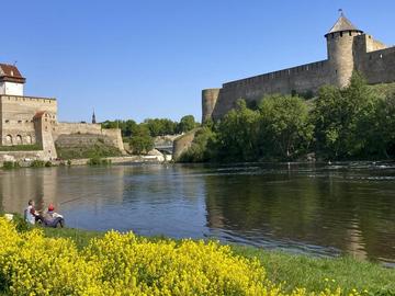 Два от граничните пункта на Естония с Русия няма да работят нощно време