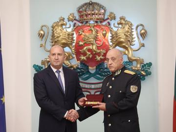 Скорострелно Радев преназначи ген.-майор Емил Тонев за шеф на НСО