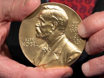 Нобеловият комитет: Лауреатът и наградата са едно цяло