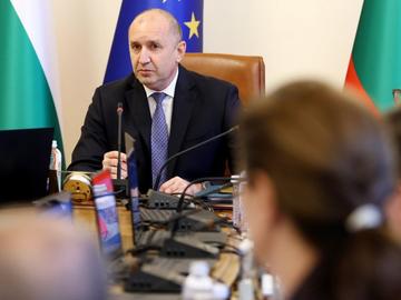 Радев: Пеевски и Борисов се изнервят - не могат да диктуват на правителството