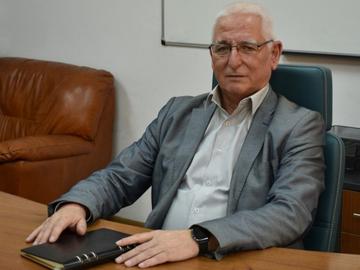 Трети шеф поема АПИ в разстояние на няколко седмици