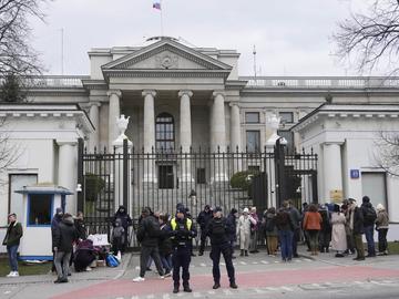 Полша забранява на руски дипломати да пътуват извън столицата, Москва плаши с ответни мерки