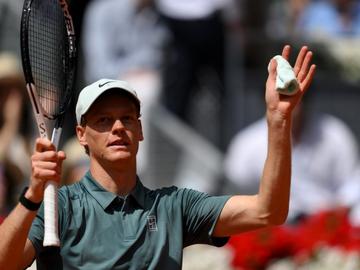 Синер с лекота постигна осма поредна победа в клей сезона