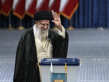 Втори тур на президентските избори в Иран: Изправят се реформатор срещу хардлайнер