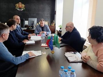 Кметът Христо Христов и управителят на ВиК Иван Пушкаров обсъдиха ремонта на бул. „Симеон Велики“