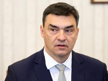 "Прогресивна България" обсъжда съкращаване на майчинството