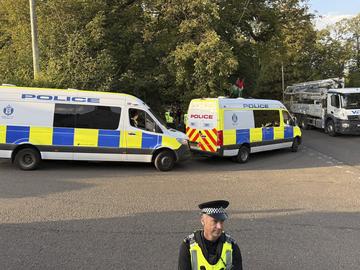 Кола се вряза в пешеходци в центъра на британския град Дарби