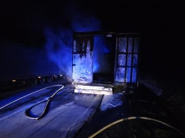 Камион с гуми пламна на пътя София – Бургас край Гурково