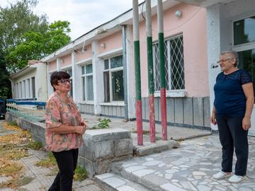 Трудовият договор с директора на градината Катя Стоянова /вляво/ е със срок до края на месеца