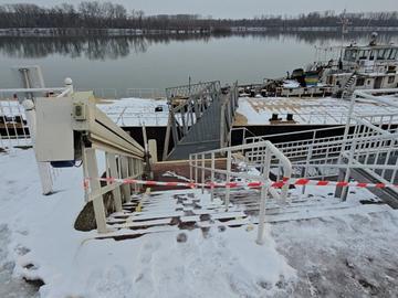 Баржи се откъснаха от пристанището във Видин и заплаваха по Дунав