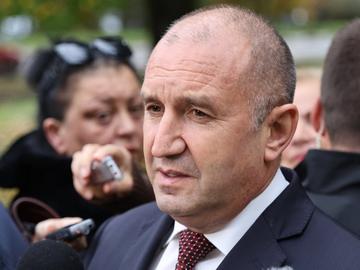 Радев: Притеснен съм да не доведат "Лукойл" до сценария с "Булгартабак"