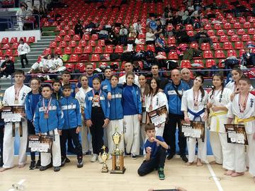 16 медала и отборно трето място за шуменци на турнира по карате Romanian International Cup