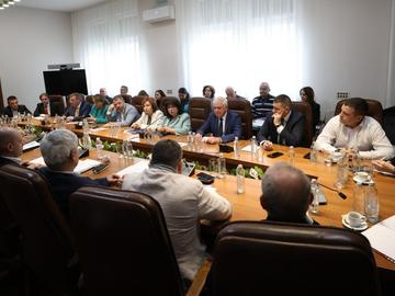 Без по-високи осигуровки, увеличен данък дивидент и СУПТО в новия бюджет, обещаха управляващите