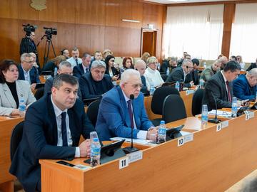 Вдигнаха с 5% заплатите на кметовете и общинските служители