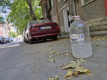 В Шумен: Запазване на паркомясто с туби вече ще се наказва с глоба