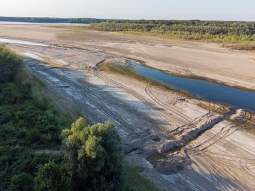 Сребърна пресъхва, спасяват езерото с вода от Дунав, за да не загинат птиците