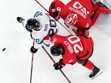 Звездите от НХЛ избутаха Канада до мечтания олимпийски финал в хокея