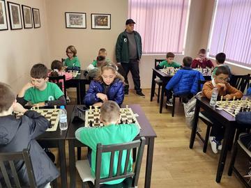 В Шумен играха шах, за да кажат „Не на насилието над деца“