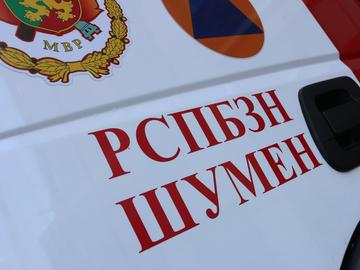 Камион с 15 000 кенчета бира пламна в движение