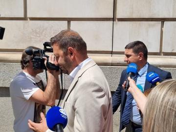 Изведоха с полиция от Столична община зам.-кмета на София Никола Барбутов