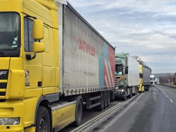 Нови многочасови блокади на гръцките фермери по границите с България и Северна Македония