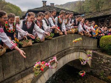 Лазаровден е: Обичаи и поверия за празника