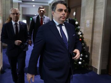 ПП-ДБ предложиха еднократна индексация на бюджетните заплати. ГЕРБ и ИТН са "за" с критики