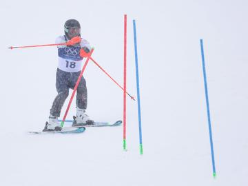 Алберт Попов отпадна още в първия манш, силният снеговалеж провали куп фаворити